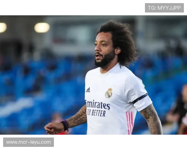 皇马后卫阿诺德获主帅阿韦洛亚全力支持,澄清离队传闻