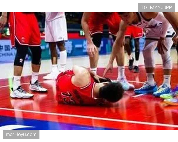 马赛球员于比赛第70分钟集体抽筋，高强度逼抢战术代价显现